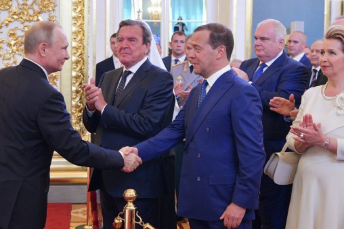 Очаквано: Путин предложи за премиер... Медведев 