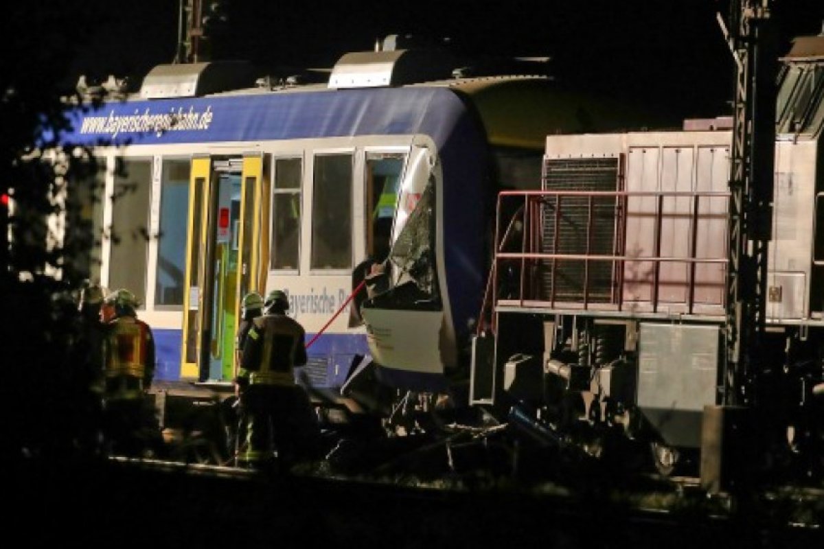 Два влака се удариха в Германия, има жертви  