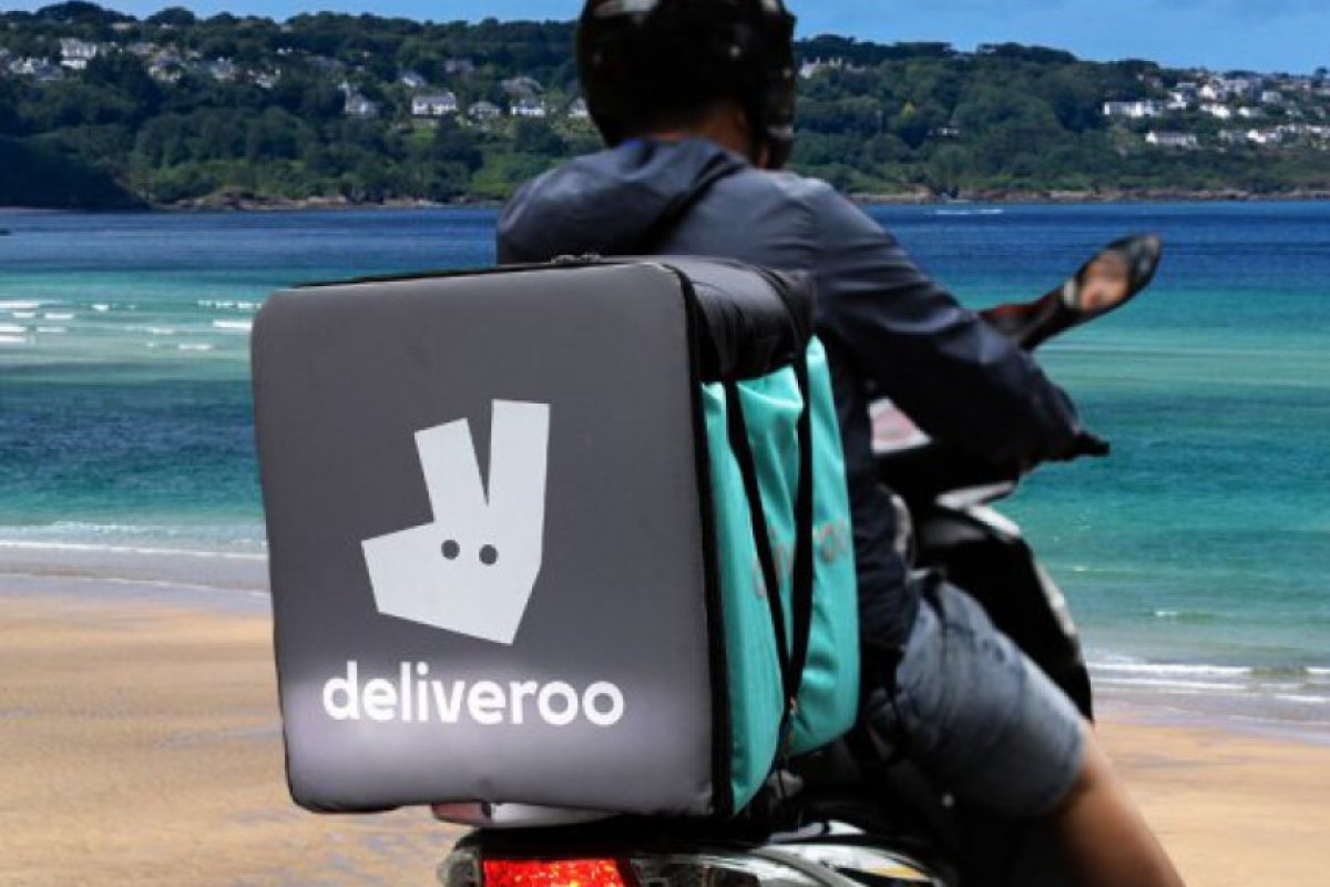 Скоро Deliveroo ще доставя храна и до плажа