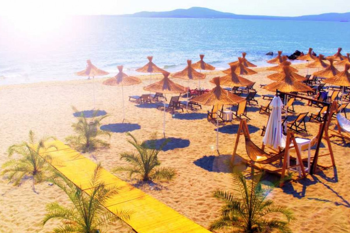 Валери Симеонов поиска събарянето на Bedroom и Cacao Beach