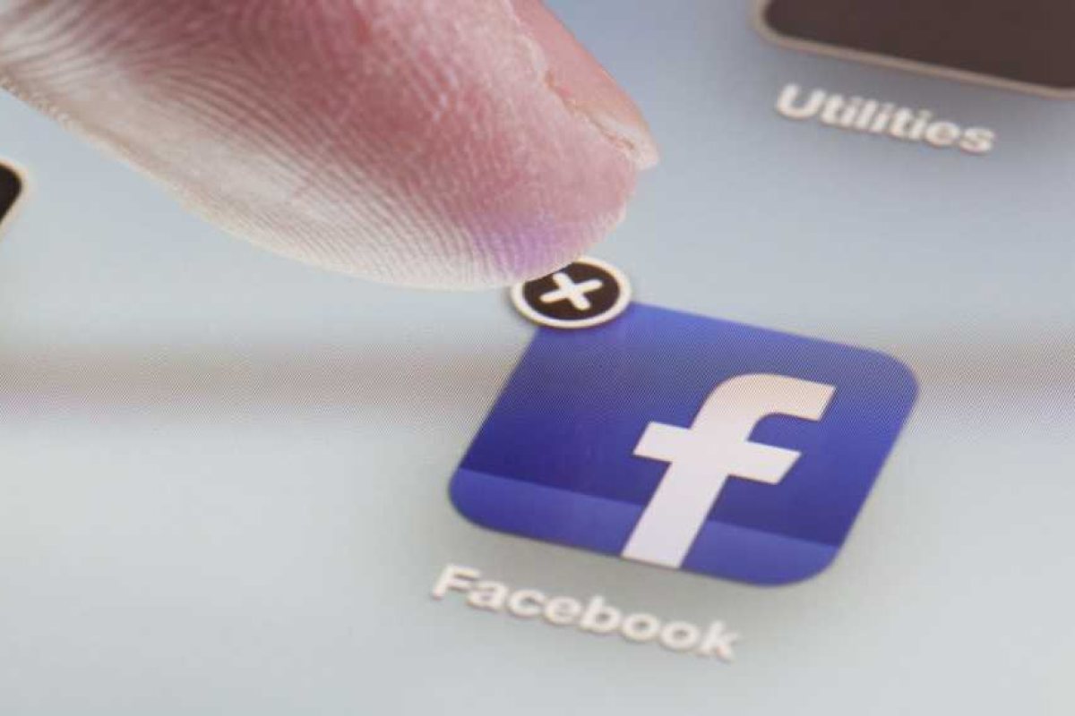 Вижте на кой продава данните ни Facebook