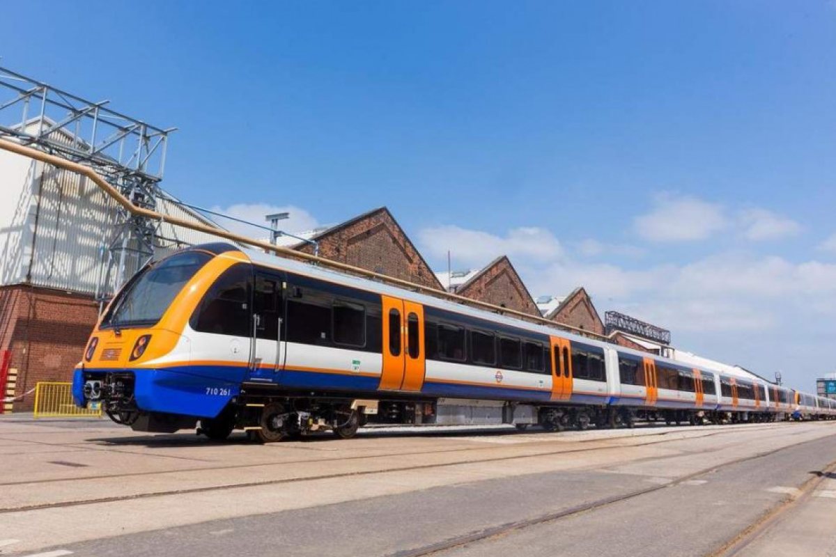 WiFi и USB портове в новите влакове на London Overground