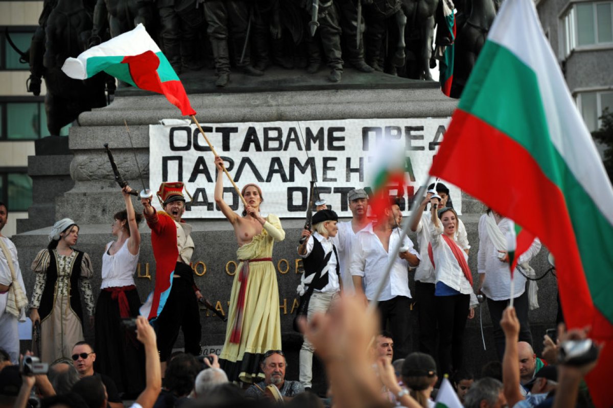Масови протести на българите в чужбина срещу българското правителство