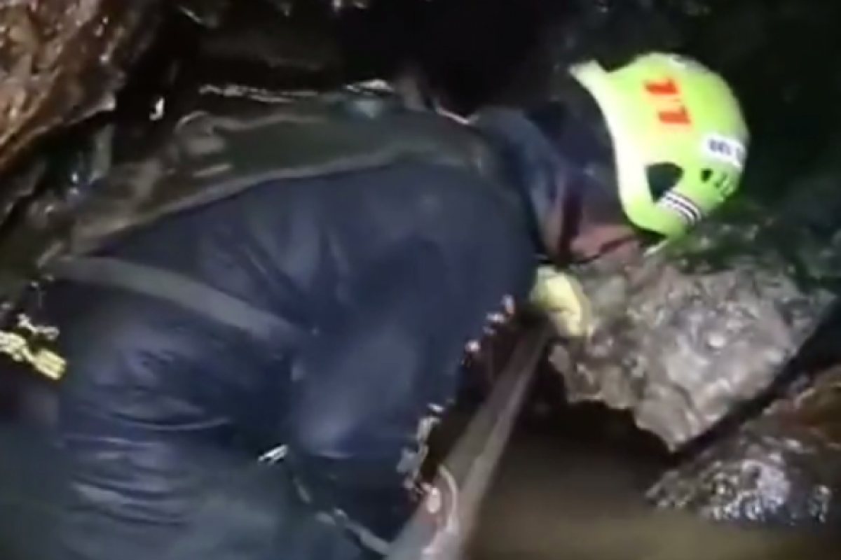 Вижте първо видео от тунела, през който ще минат тайландските момчета! 