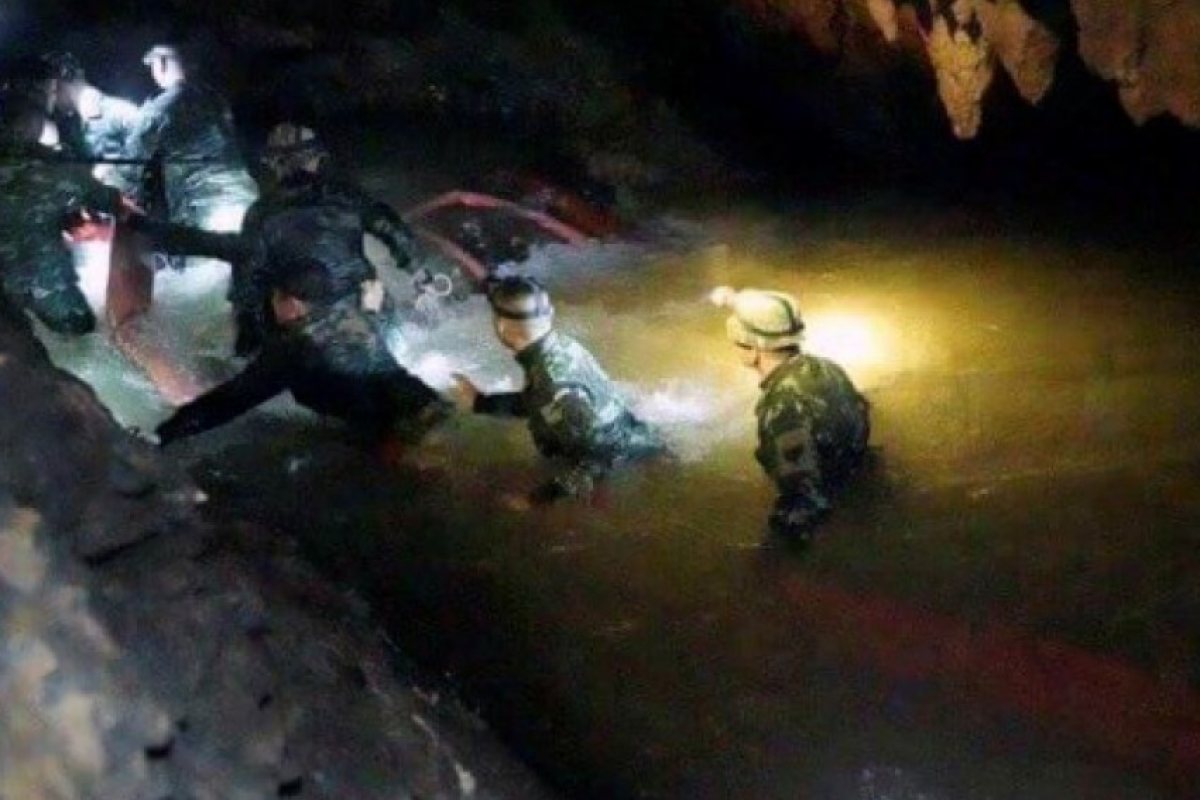 Шест са вече спасените от пещерата в Тайланд момчета