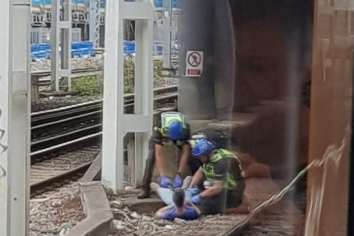 Хаос на Euston заради човек на релсите