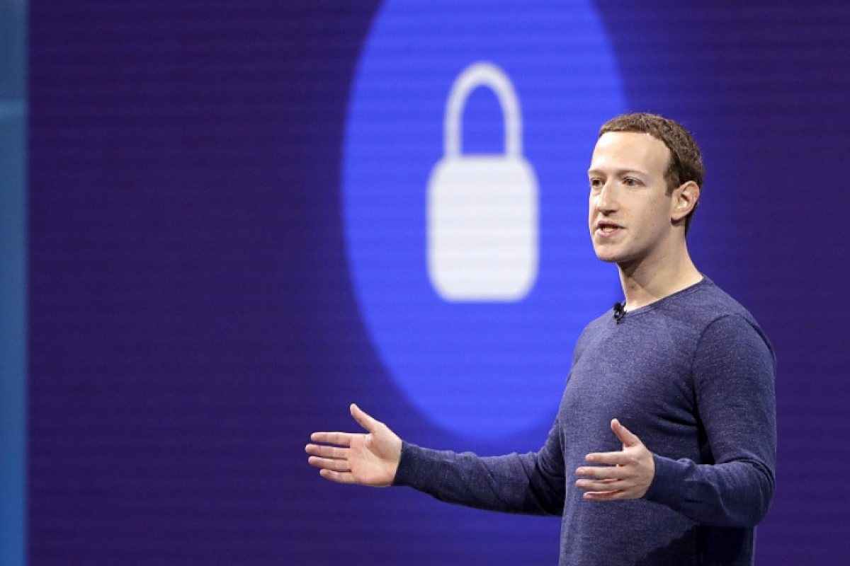Акциите на Facebook пак потънаха, a Зукърбърг „обедня“ с нови 660 млн. долара