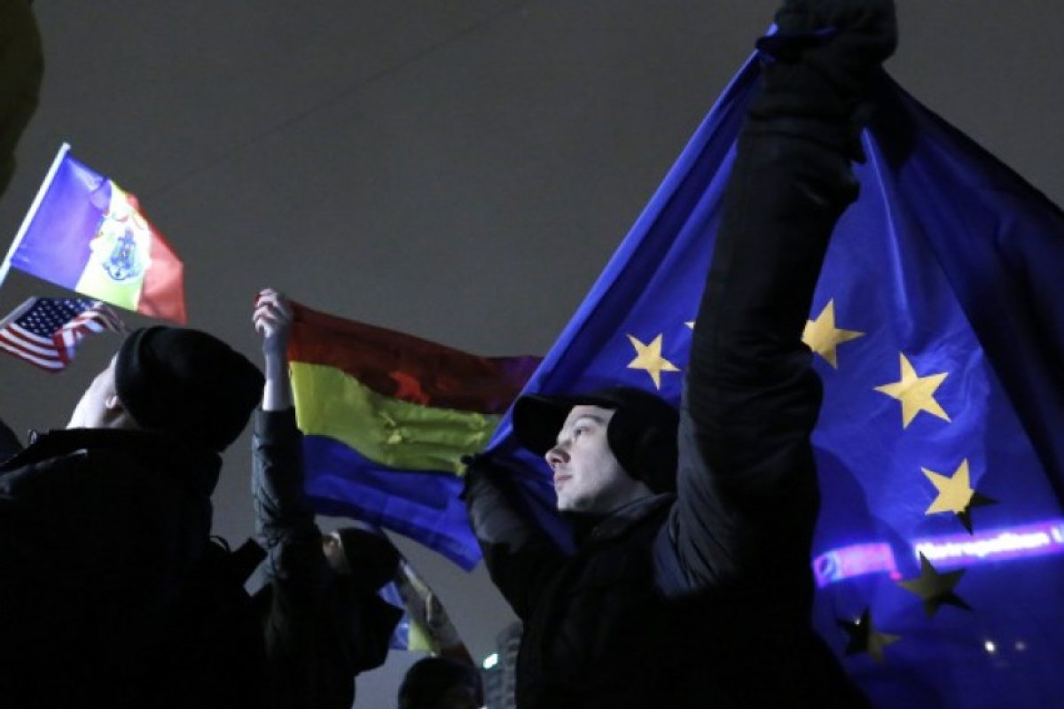 20 000 протестират срещу правителството в Букурещ, има ранени