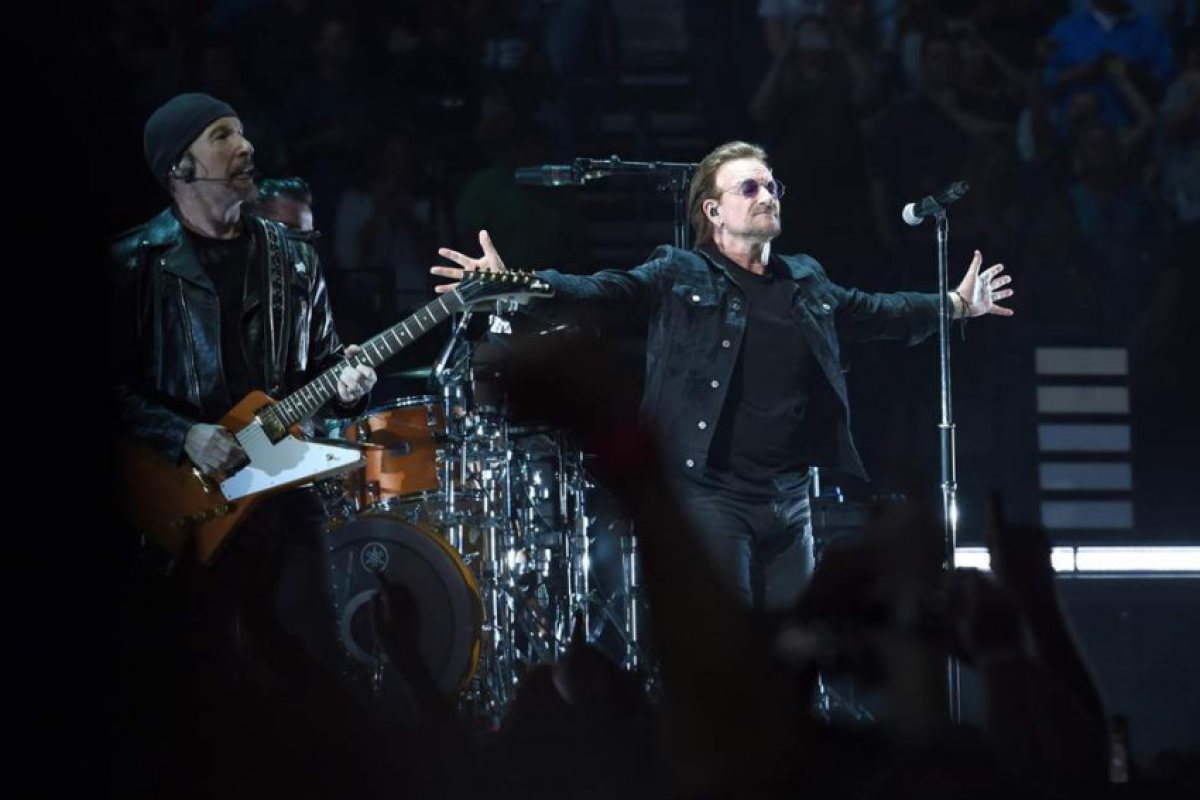 U2 прекъсна концерт заради Боно