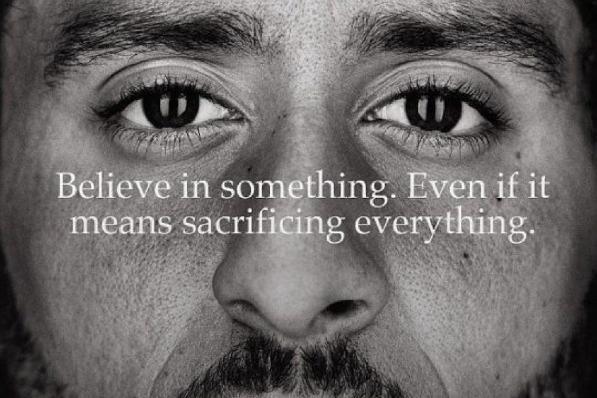 Скандална футболна звезда ще рекламира Nike (СНИМКИ+ВИДЕО)