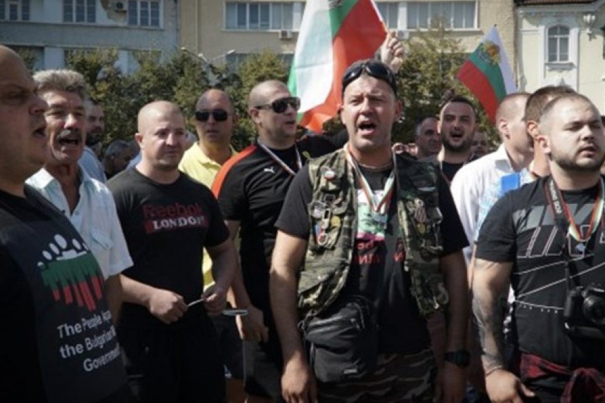 Това ли са "българите в чужбина"?