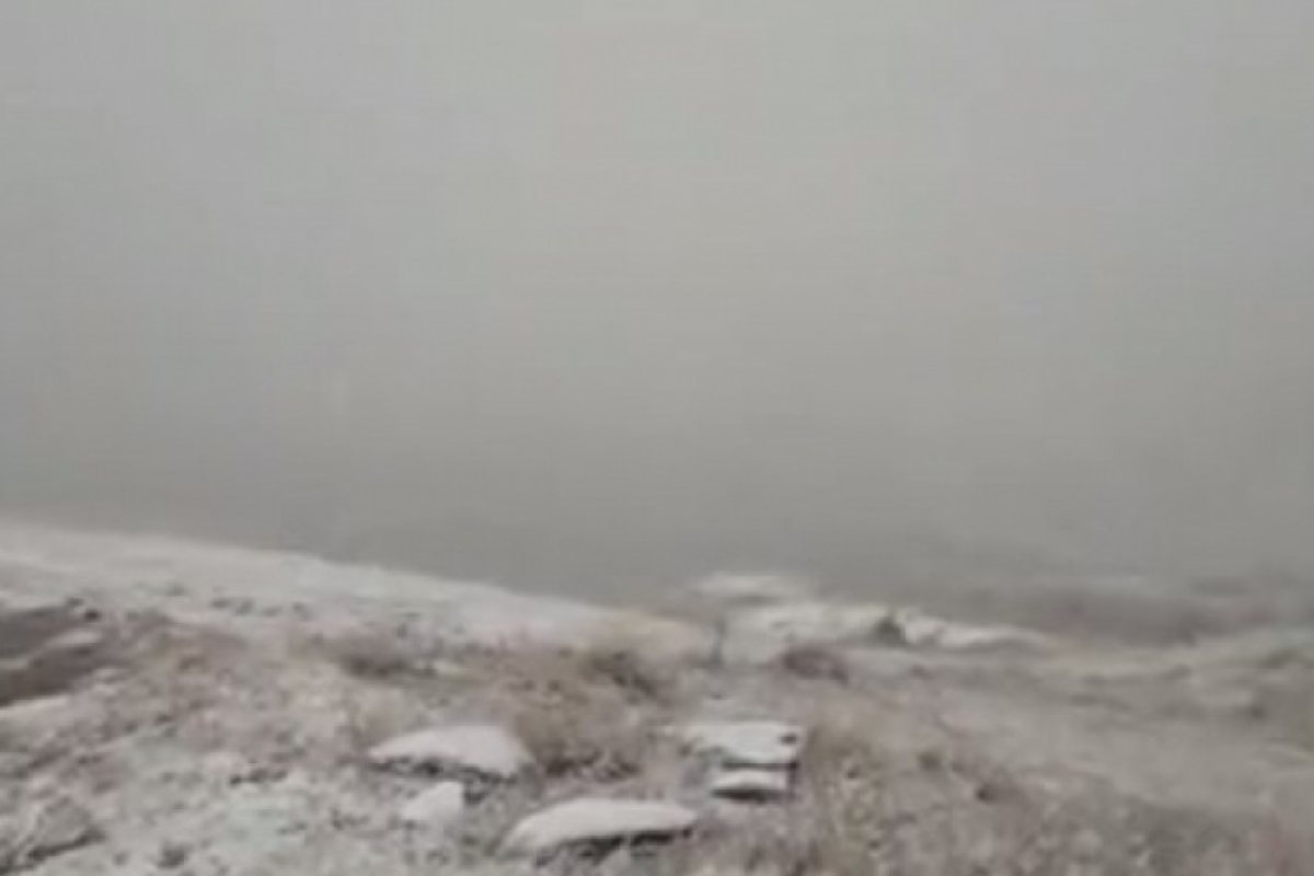 Първи сняг падна в Румъния (ВИДЕО)