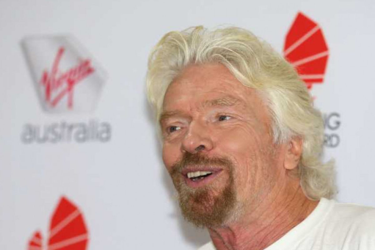 Брансън готов за полета към звездите. До седмици Virgin Galactic ще изстреля космически кораб