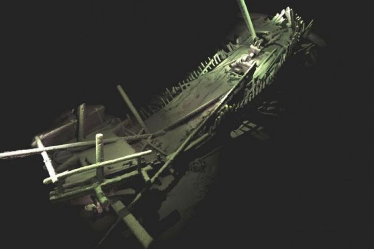 В Черно море откриха останки на най-древния неповреден кораб в света