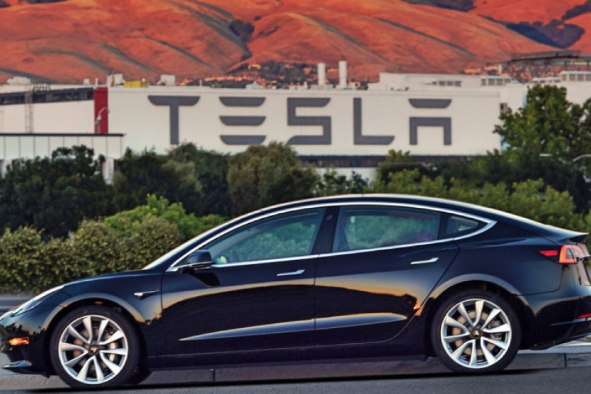 ФБР разследва Tesla за измама