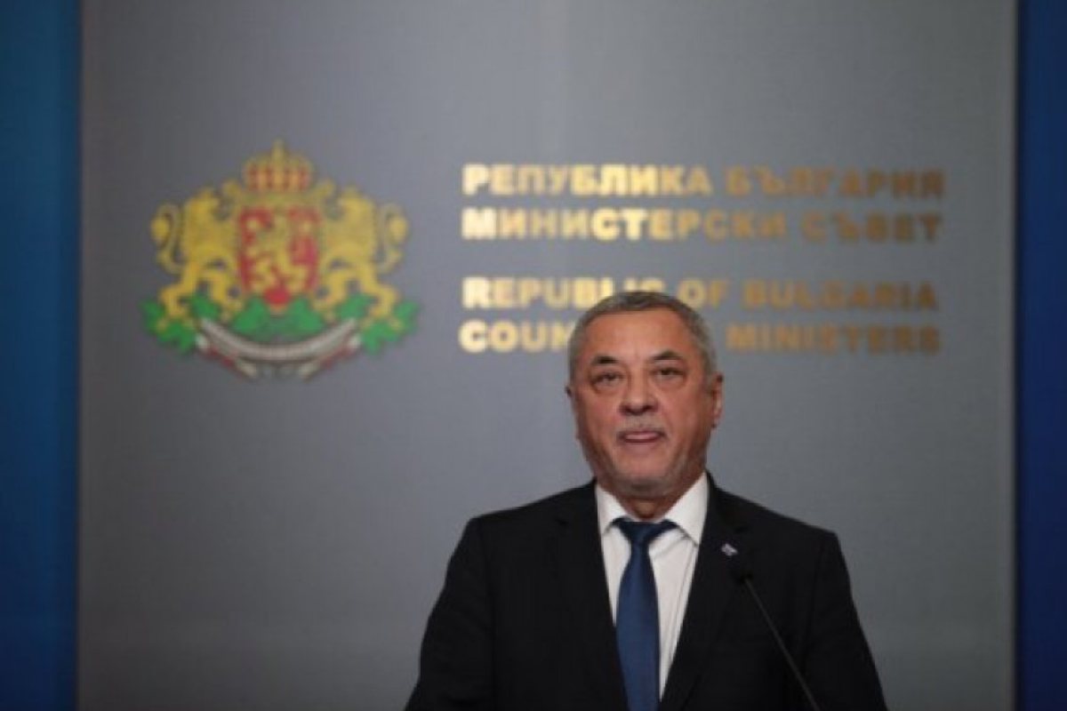 Валери Симеонов: Работя за българите в чужбина!