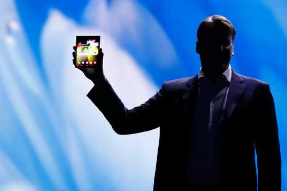 Samsung показа сгъваемия си смартфон (СНИМКИ)