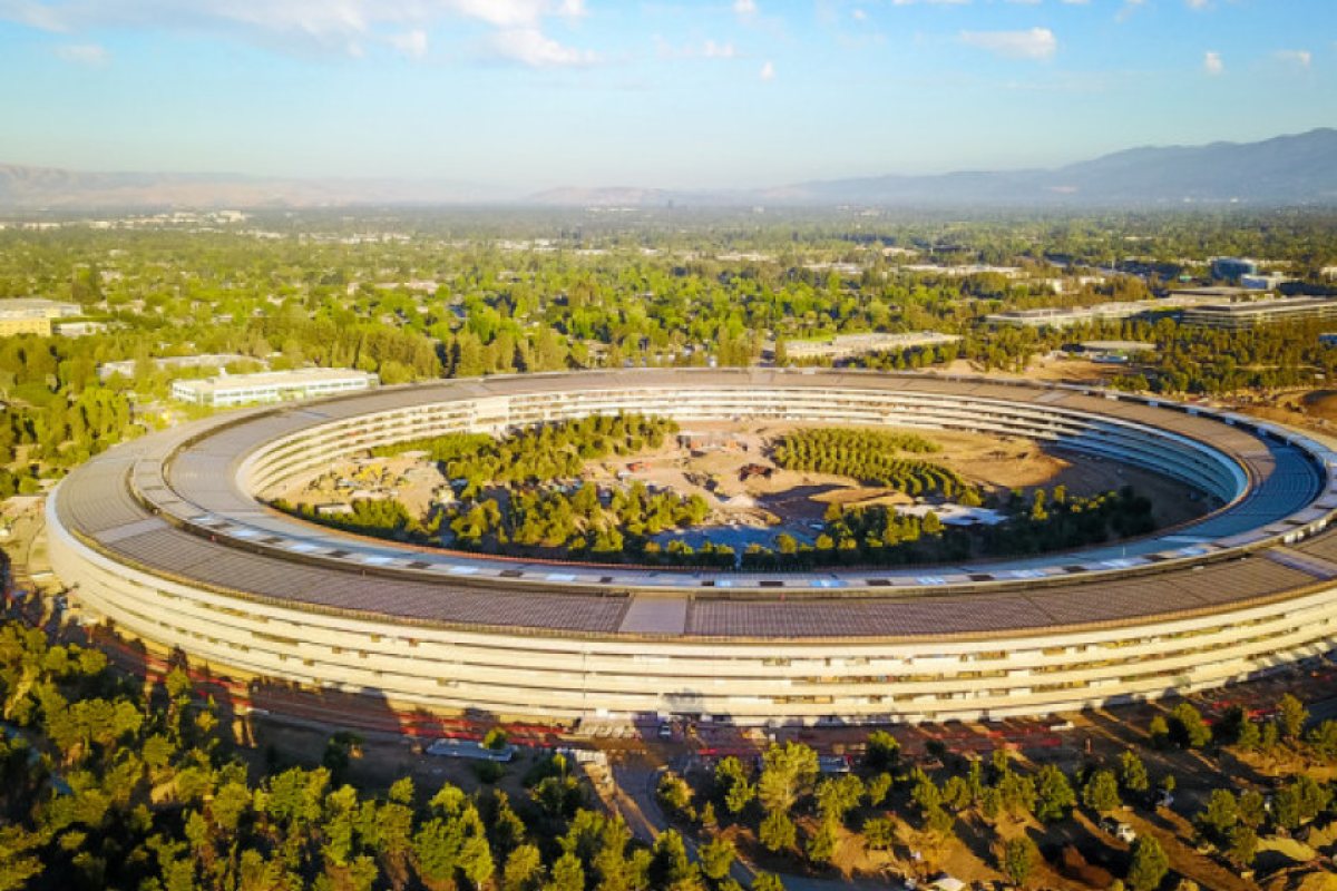 Apple вече притежава земя колкото Банкя