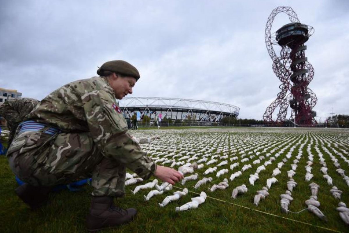 Remembrance Day 2018: Великобритания отдава почит към загиналите си военни (СНИМКИ+ВИДЕО)