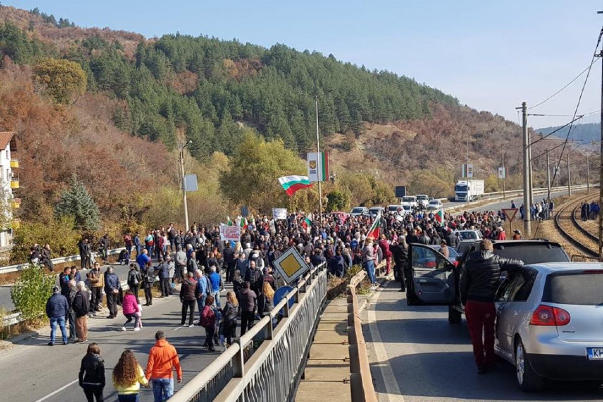 Над 30 града на протест срещу високите цена на горивата днес (СНИМКИ + ВИДЕО)