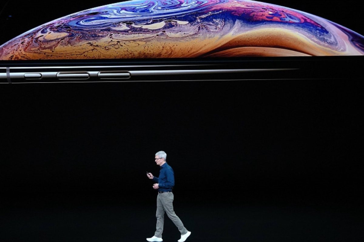Акциите на Apple ударихa тримесечно дъно заради продажбите на iPhone