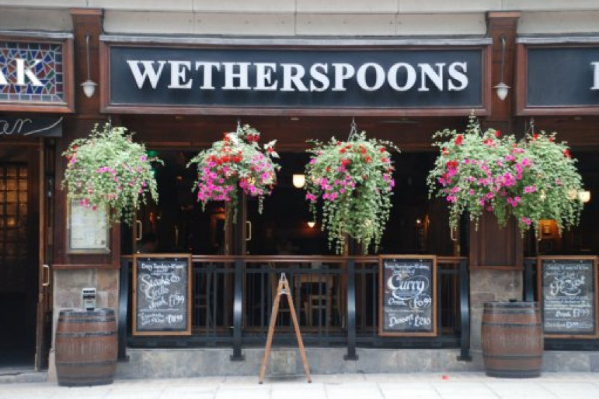 Откриха фекални бактерии в леда на Wetherspoons