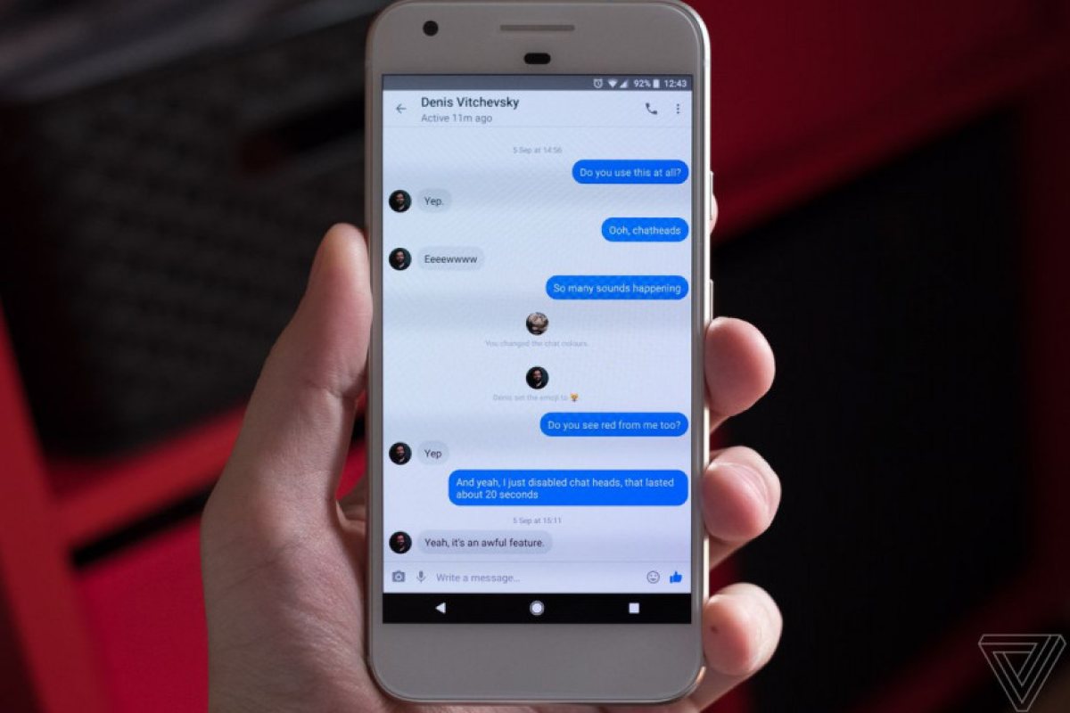 Facebook Messenger се срина  