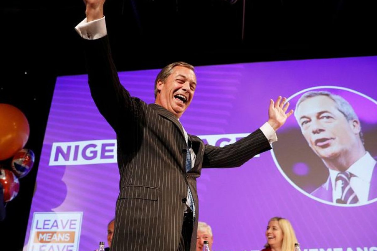 Основният виновник за "Брекизт" Найджъл Фараж напуска UKIP
