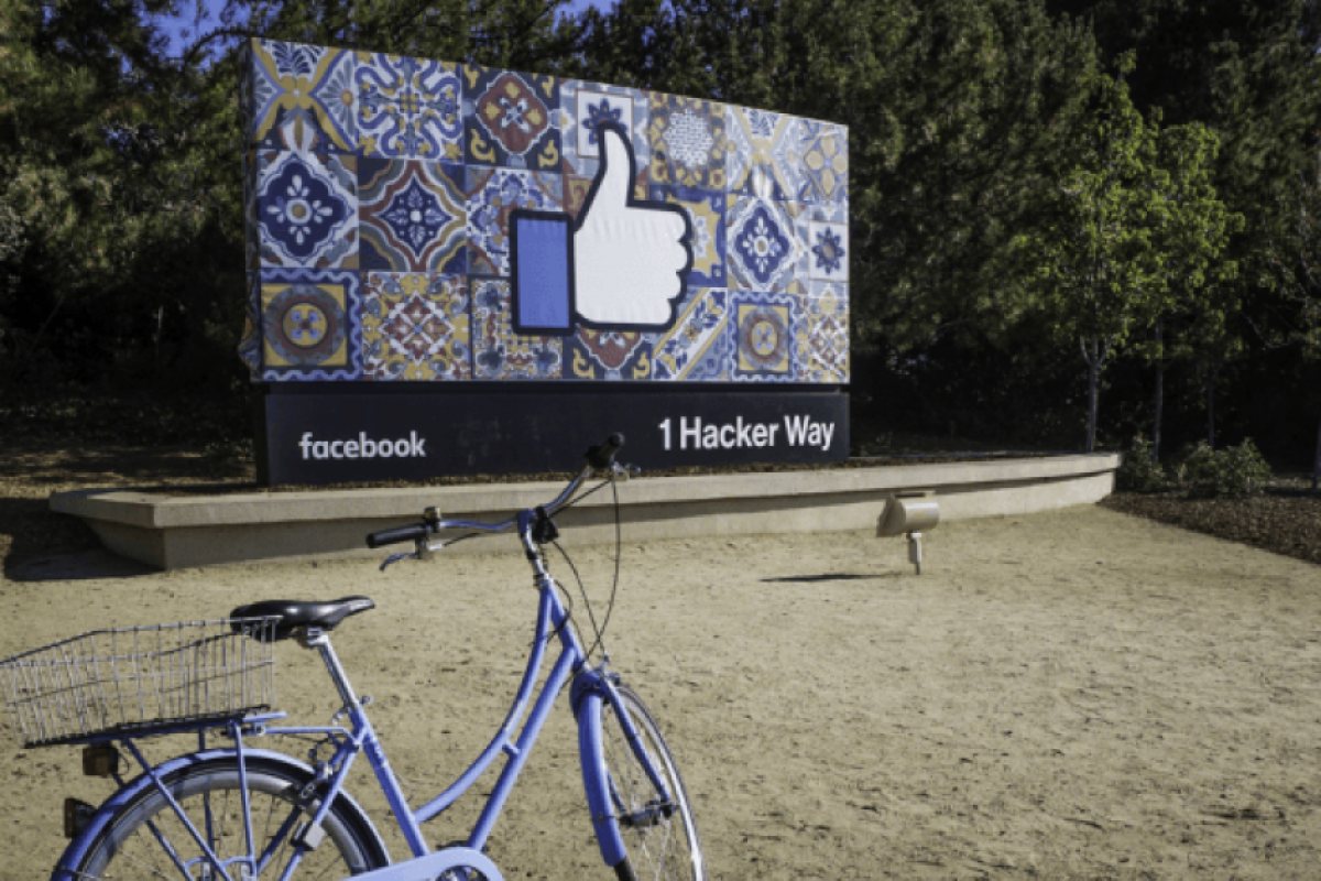 Евакуираха централата на Facebook заради бомбена заплаха
