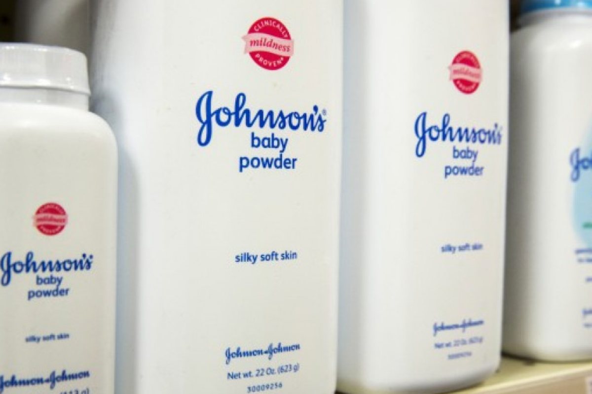 Следи от азбест в бебешка пудра на Johnson & Johnson  