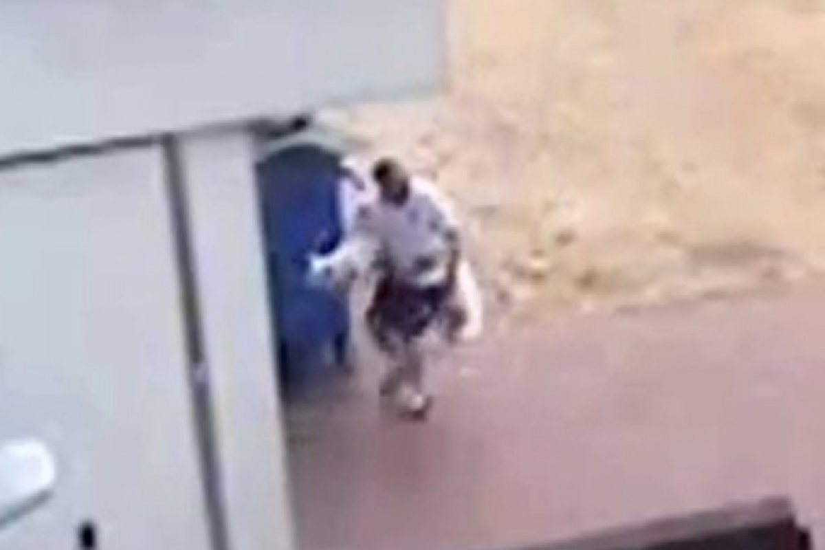 Мъж забрави кучетата си в колата, те се изпържиха до смърт (ВИДЕО 18 +)