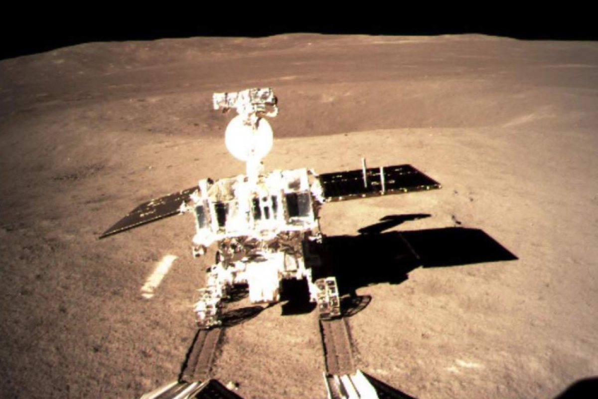 Юйту-2 остави първи следи на обратната страна на Луната (СНИМКИ)