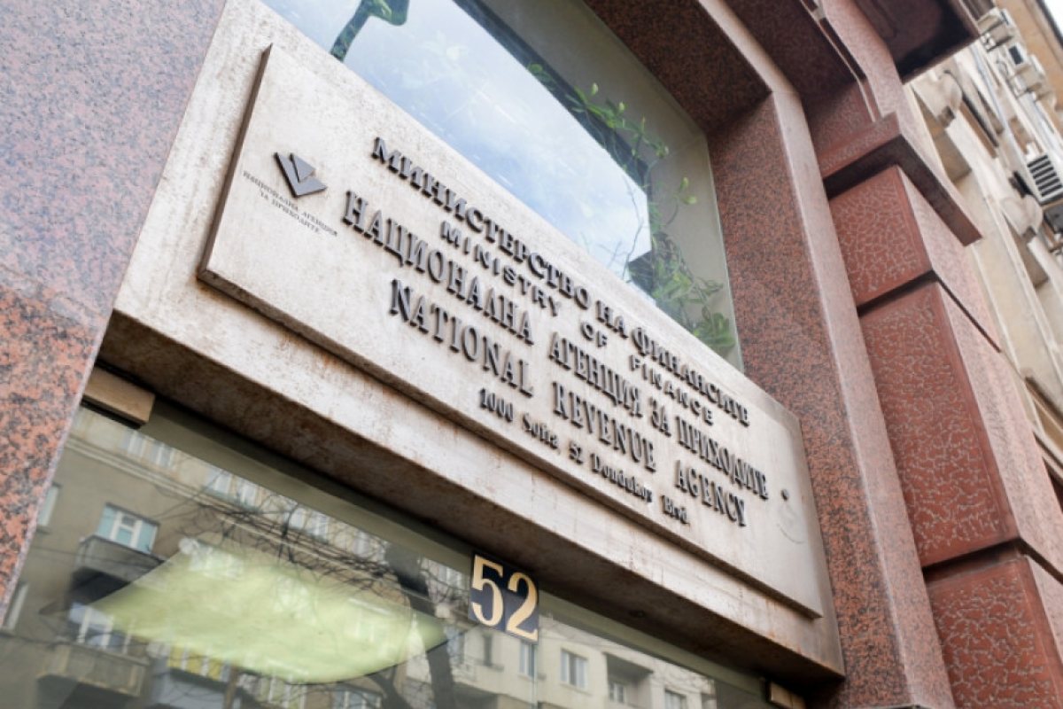 Българите ще работят допълнително 4 дни за държавата