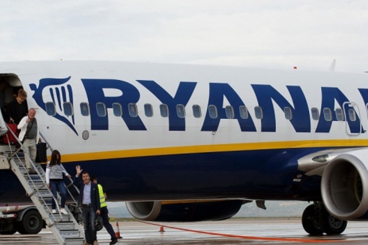 Заради лошото време: Самолет на Ryanair от Лондон за Солун кацна в Румъния