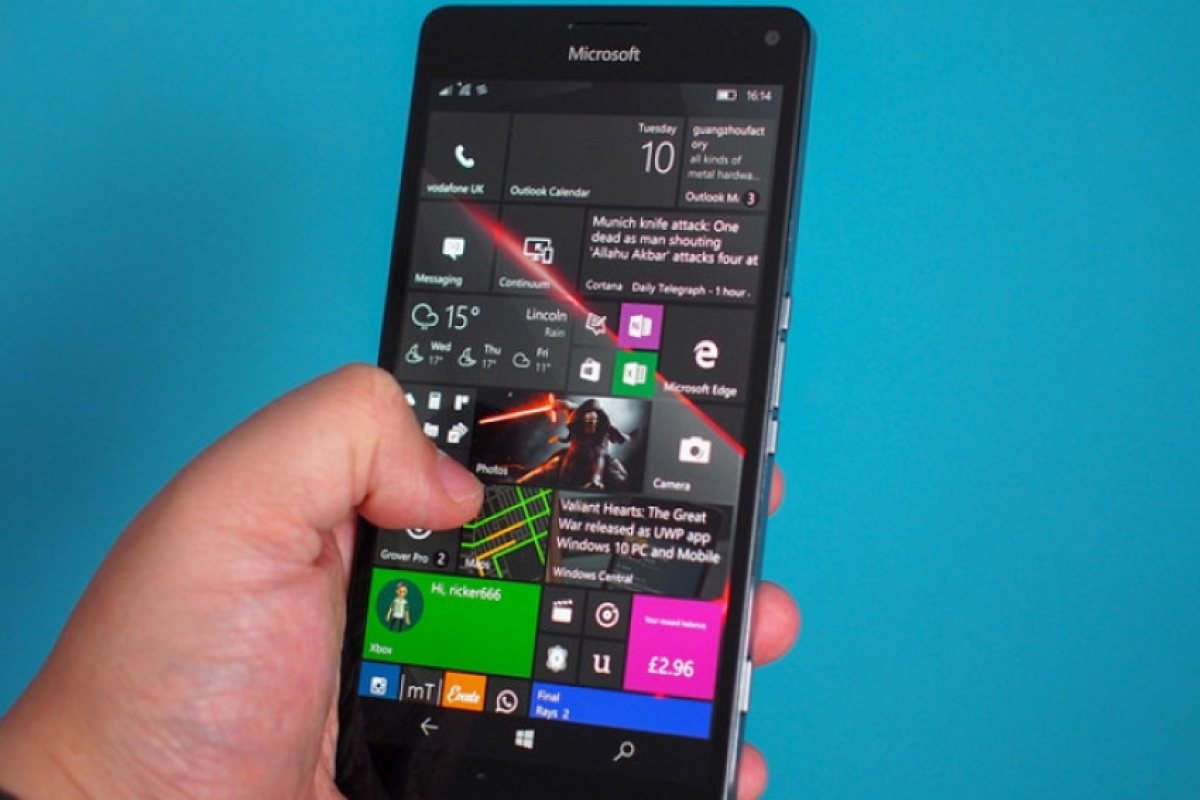 Microsoft препоръча на потребителите си да преминат на Android или iOS