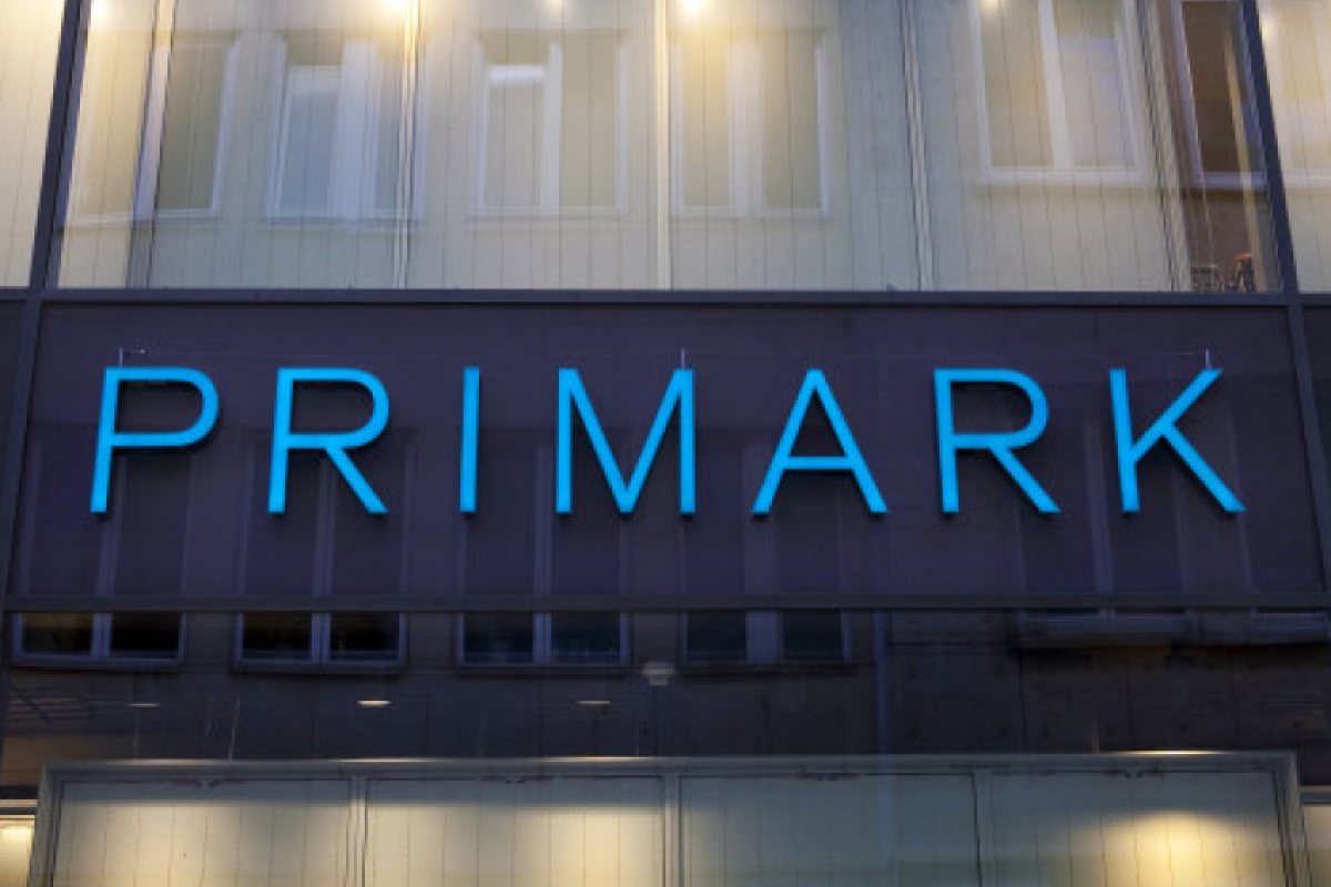 Откриха човешка кост в чорапи от Primark