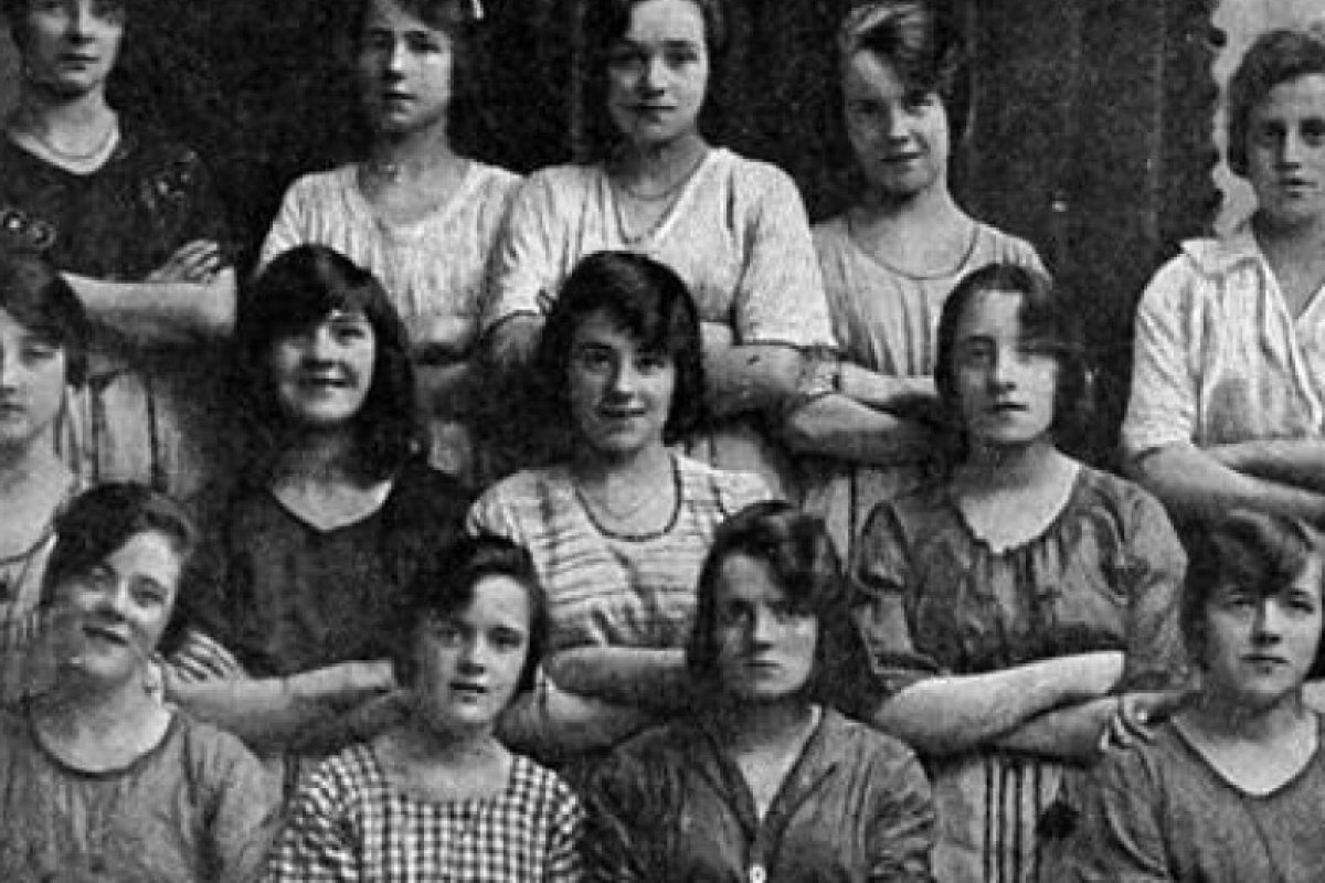 Снимка от 1900-а във Великобритания година шокира и плаши заради нещо много зловещо