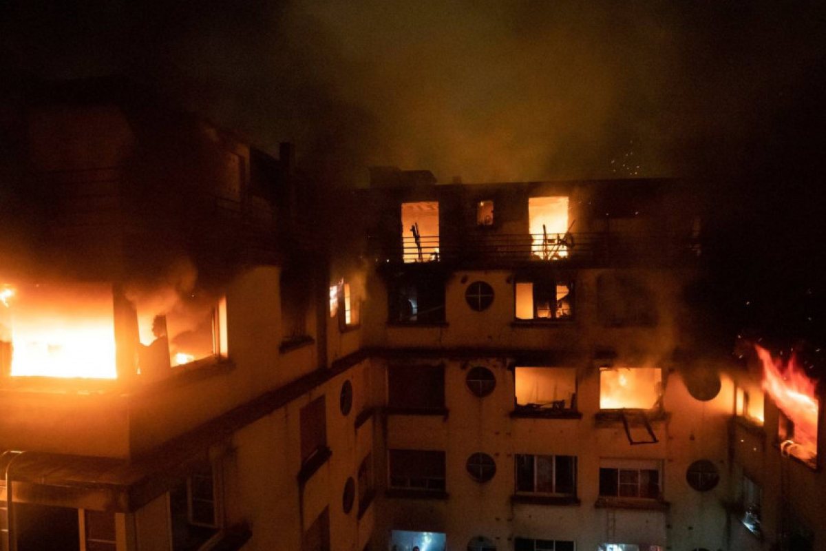 10 загинали и много ранени при пожар в Париж (СНИМКИ)