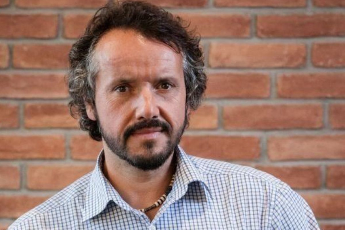 Калин Терзийски отново гневен: Явно трябва чичо Калин да се напие, да спи с някоя актриса - за да се разбере, че има някакъв роман, издаден в Швейцария 