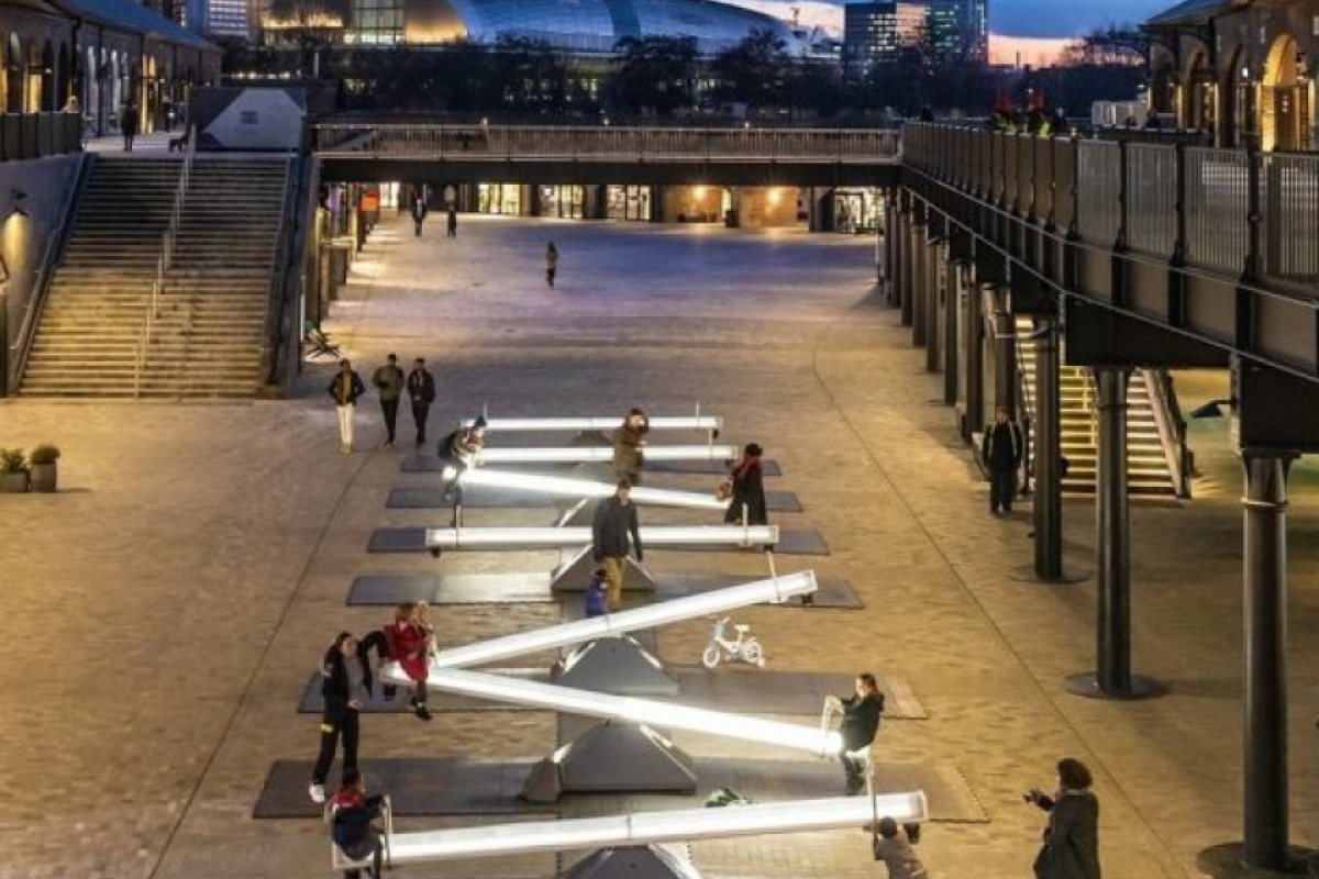 Светещи и пеещи люлки ще радват посетителите на Kings Cross