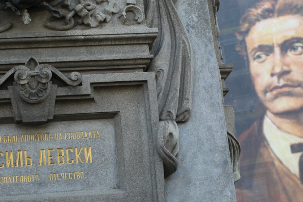България се прекланя пред паметта и подвига на Апостола