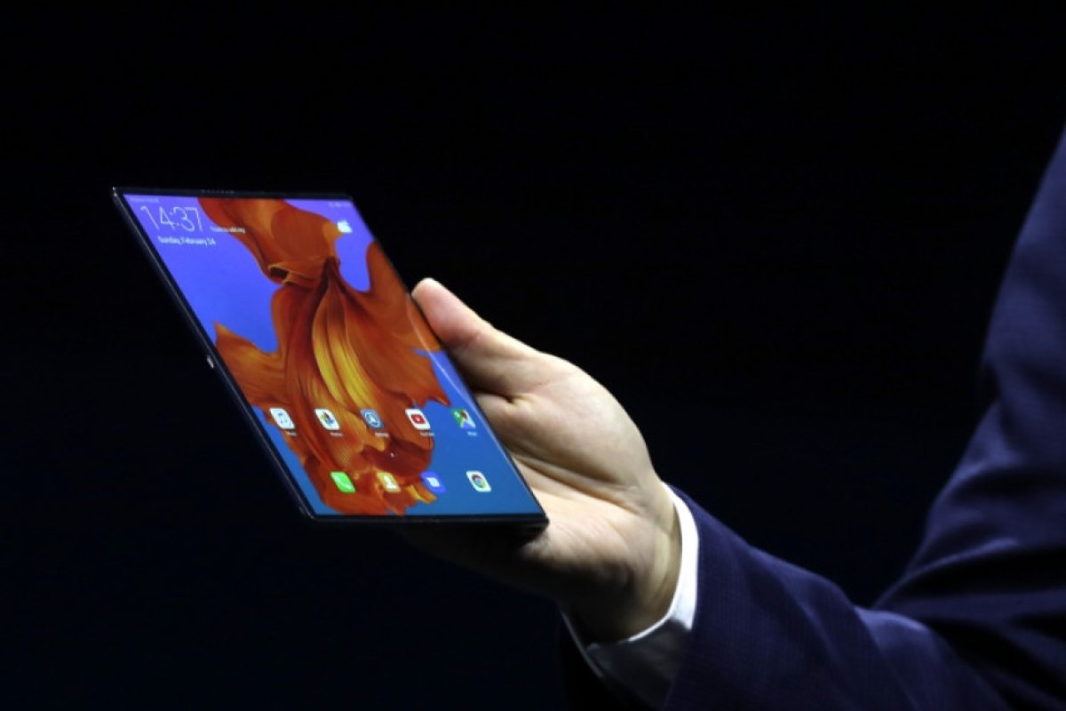 Huawei представи своя сгъващ се 5G смартфон (ВИДЕО)