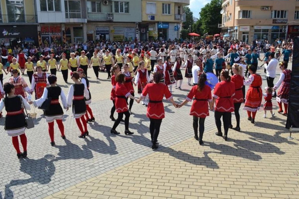 Български данъчни играха хоро, за да хванат самоодеен състав в измама