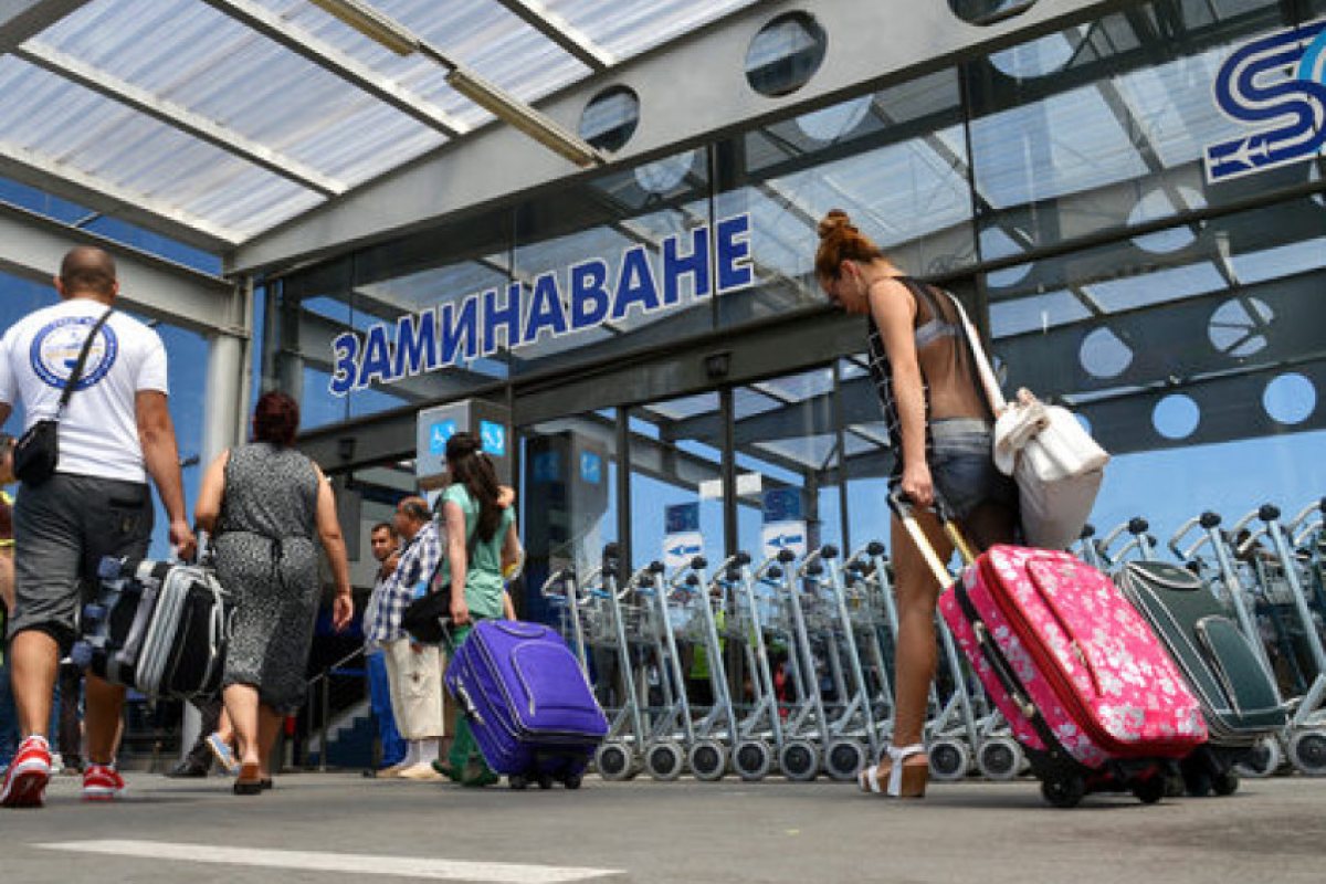 Социологическо проучване: Намалява желанието на младите хора да емигрират!