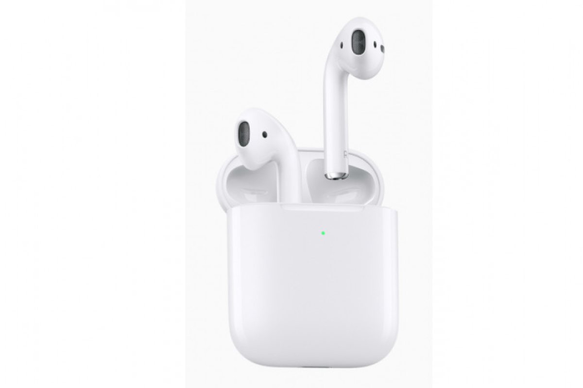 Новите слушалки на Apple – с гласов контрол и безжично зареждане