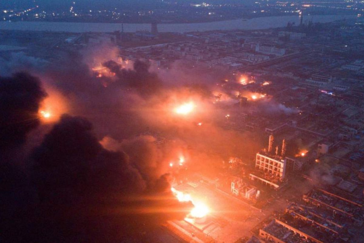Над 40 души загинаха при взрив на китайски завод (СНИМКИ)