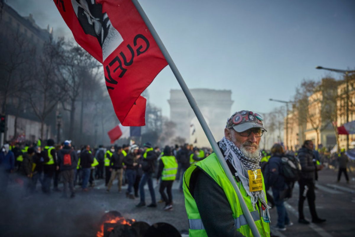Армията срещу жълтите жилетки в Париж
