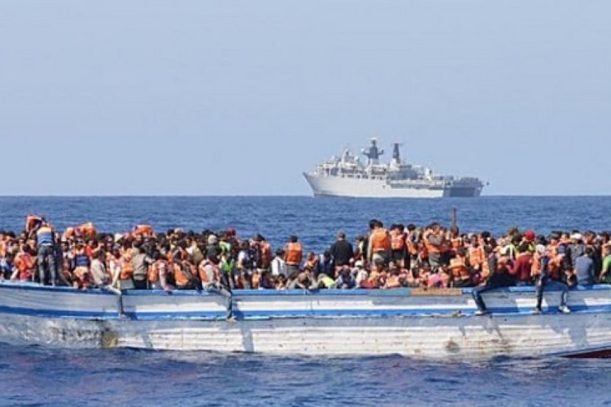 Мигранти в Средиземно море превзеха кораба, който ги спаси