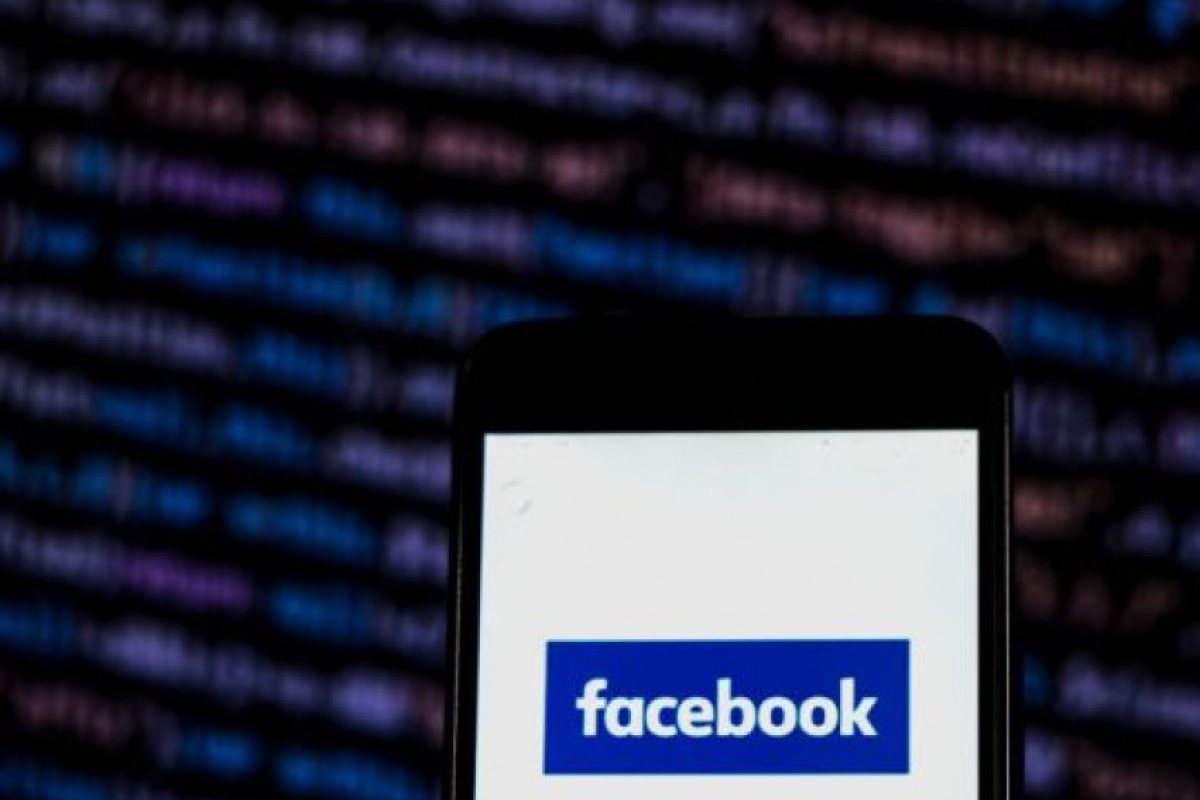 Изтекоха данните на милиони потребители на Facebook