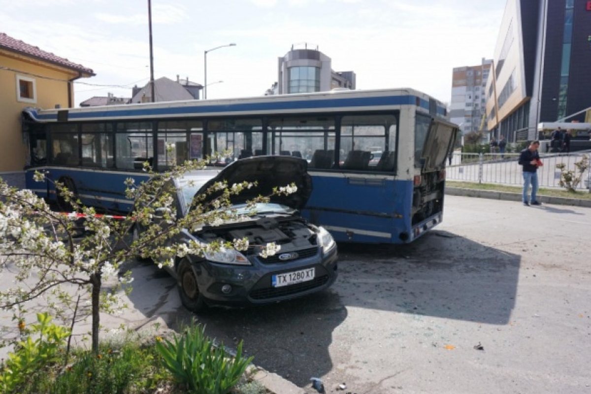 7 ранени при тежка катастрофа във Варна